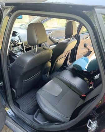 Ford Focus cena 27800 przebieg: 282100, rok produkcji 2011 z Wąchock małe 562